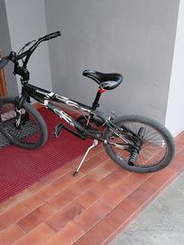 Bici BMX Freestyle Nera