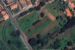 Vendesi terreno con annesso agricolo