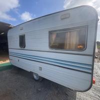 Roulotte completa di cucina e frigo,bagno armadio