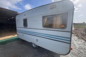 Roulotte completa di cucina e frigo,bagno armadio