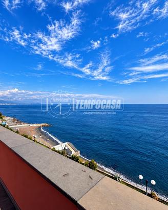 PINETA - FRONTE MARE CON TERRAZZA VIVIBILE E POSTO