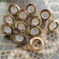 faretti e portafaretti con lampadine