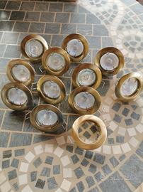 faretti e portafaretti con lampadine