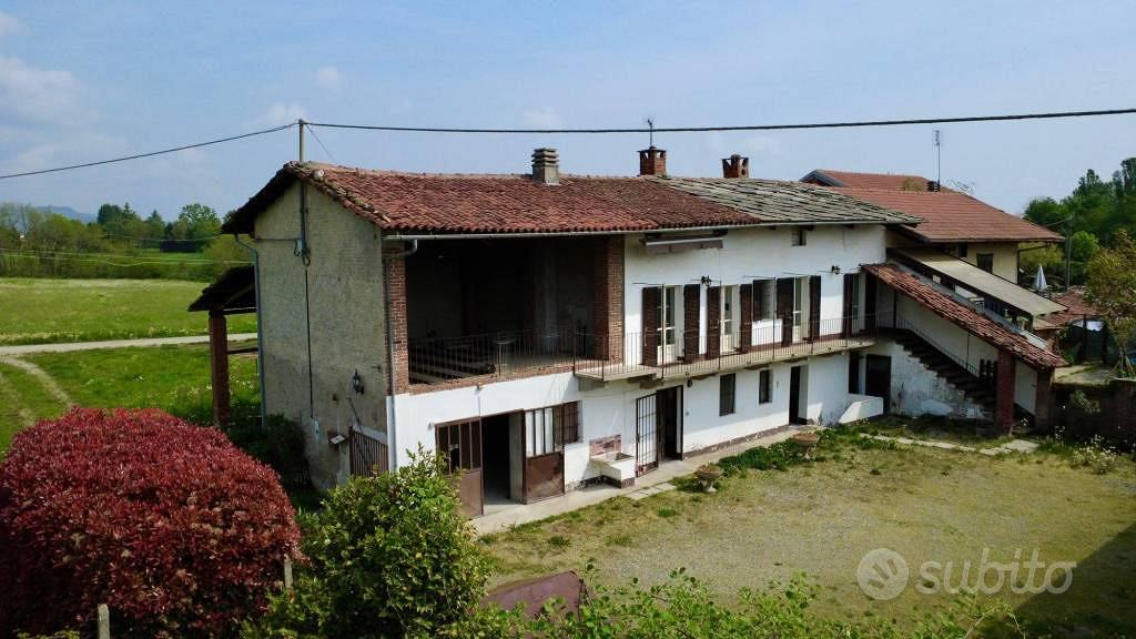 Rustico / Casale di 409 m² con 5 locali e box auto - Vista 4