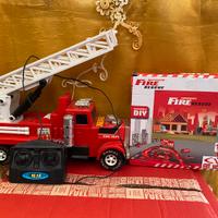 Lotto camion pompieri + pista vigili del fuoco