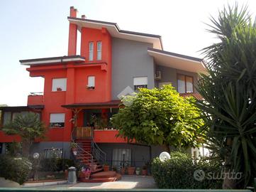 PORZIONE DI BIFAMILIARE A CASTROLIBERO