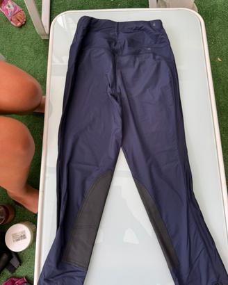 Pantaloni e maglia da equitazione