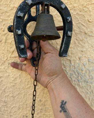 Piccola campanella con ferro di cavallo