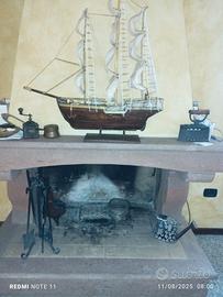 Veliero antico in legno