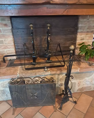 Accessori per camino in ferro battuto