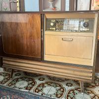 Radio mobile con giradischi