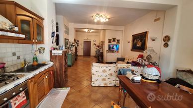 Via carlo de marco- 5 vani+acc. con posto auto