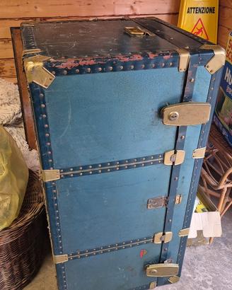 Antico baule da viaggio