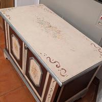 Mobiletto vintage dipinto a mano