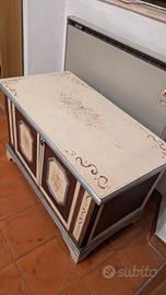 Mobiletto vintage dipinto a mano