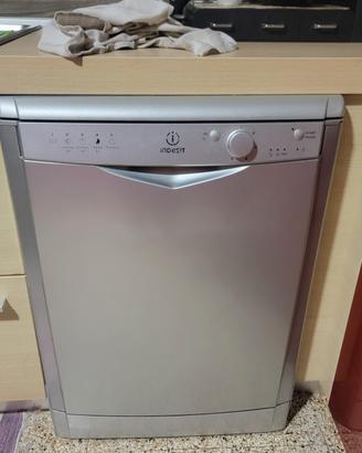lavastoviglie indesit