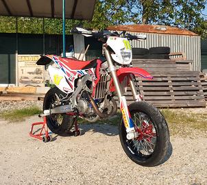 Honda CRF 450R Red moto - 2015