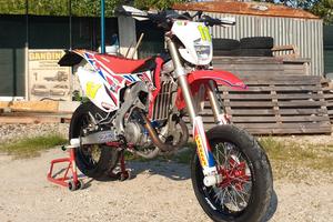 Honda CRF 450R Red moto - 2015