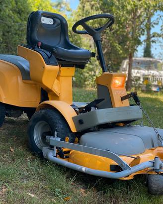 Trattorino stiga taglio frontale 4x4