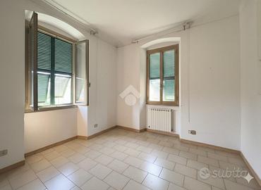 3 LOCALI A LA SPEZIA