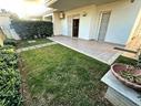 prima-fila-mare-piano-terra-con-giardino-box