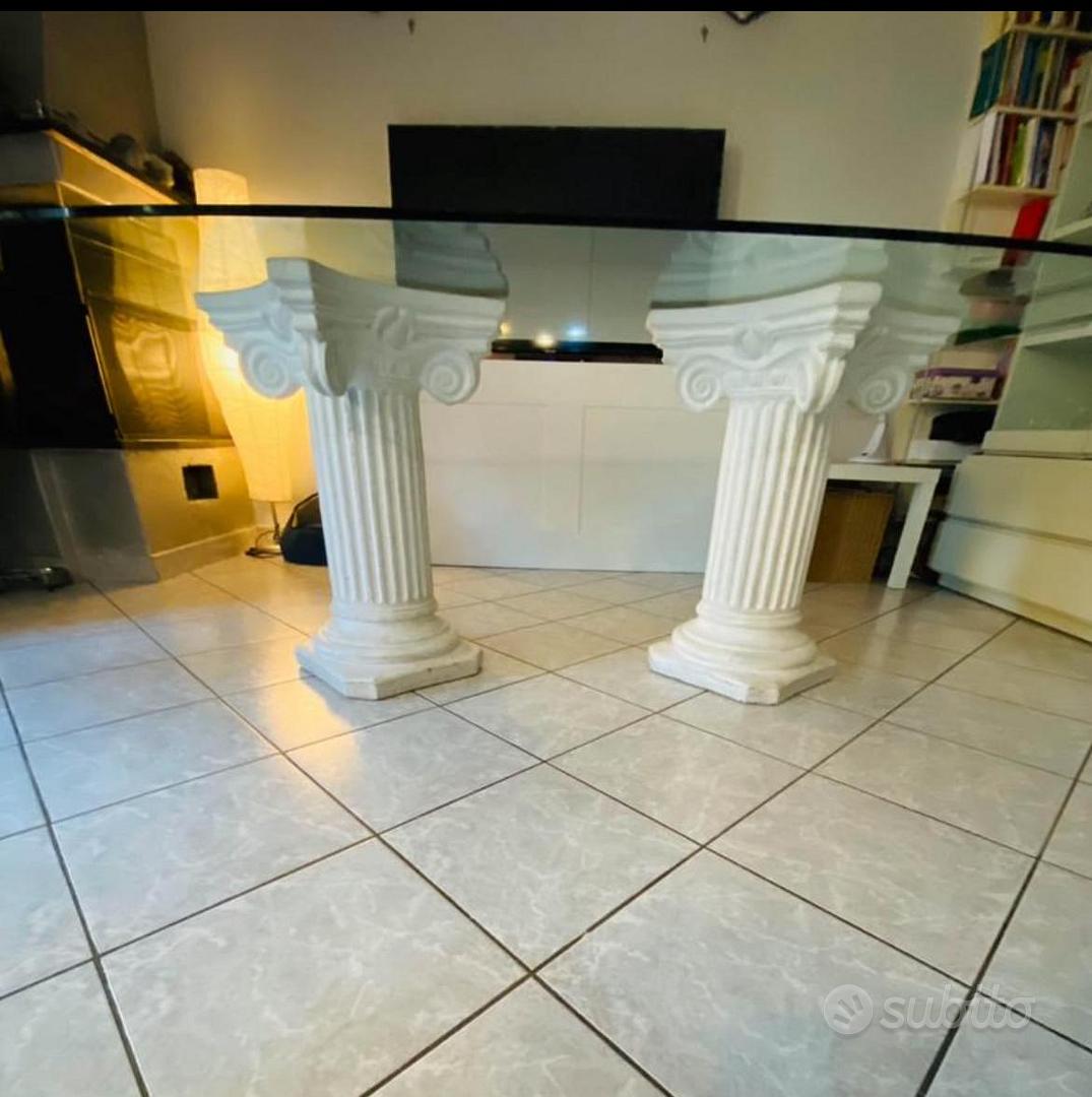 Tavolo in cristallo e colonne capitello Arredamento e Casalinghi In