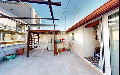 3 VANI SU DUE PIANI ( DOPPIO INGRESSO) E TERRAZZO!