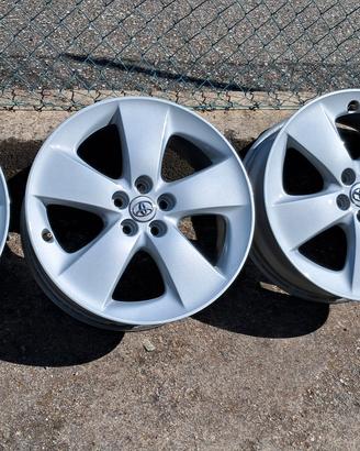 4 cerchi in lega toyota 