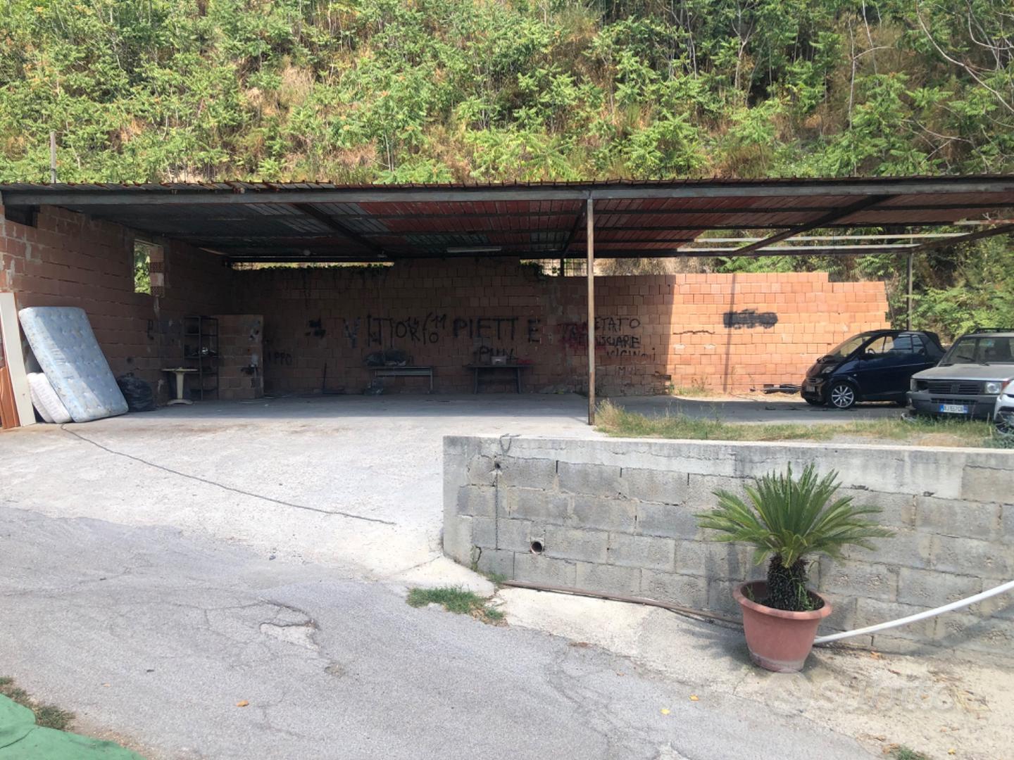 Due ruderi 1)200metri 2)100metri più terreno - Vista 3