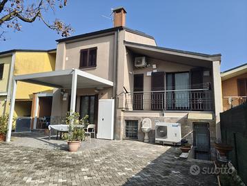 Privato vende villa a schiera