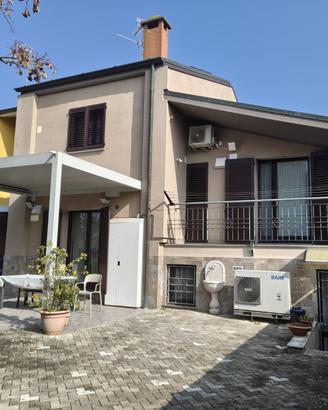 Privato vende villa a schiera