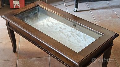 Tavolino con bacheca vetrina