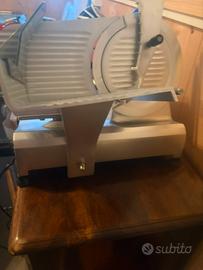 Affettatrice professionale 220V usata