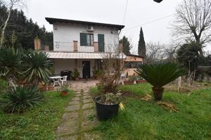 Villa di 331 m² con 4 locali e box auto a Guastall