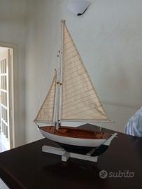 Modellino di barca a vela vintage