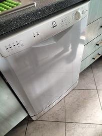 lavastoviglie indesit