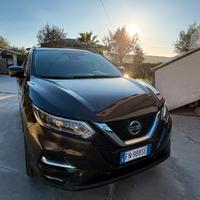 Auto NISSAN QASHQAI