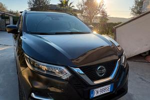 Auto NISSAN QASHQAI