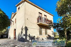 Casa indipendente di 260 m² con più di 5 locali a 