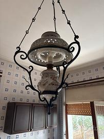 Sospensione in ferro nero e ceramica decorata