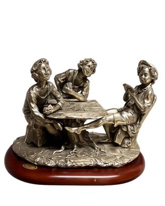 Scultura in resina argentata 250 Euro
