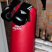 Sacco boxe Protouch con attaco a muro