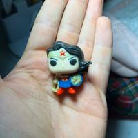 Wonder woman funko pop kinder joy