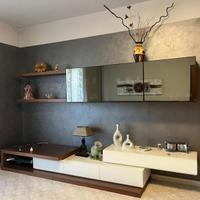 Mobili soggiorno eleganti con vetrina e porta TV