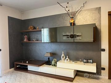 Mobili soggiorno eleganti con vetrina e porta TV