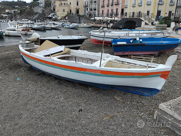 Barchetta di legno a lipari