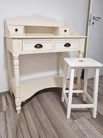 Scrivania bianca stile shabby con sgabello