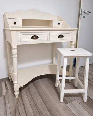 Scrivania bianca stile shabby con sgabello