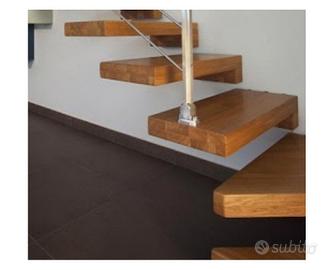 Gradino autoportante legno massello scala sbalzo