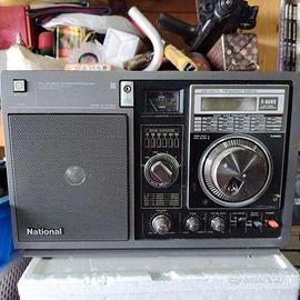 Radio d'epoca National Panasonic RF-B300 a 6 bande